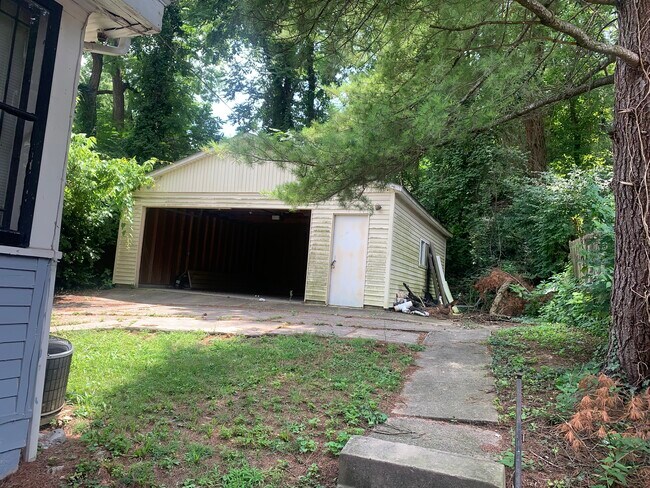 Garage - 139 Woolper Ave