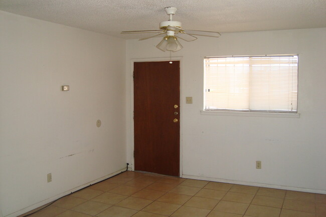 Building Photo - Northeast El Paso Duplex