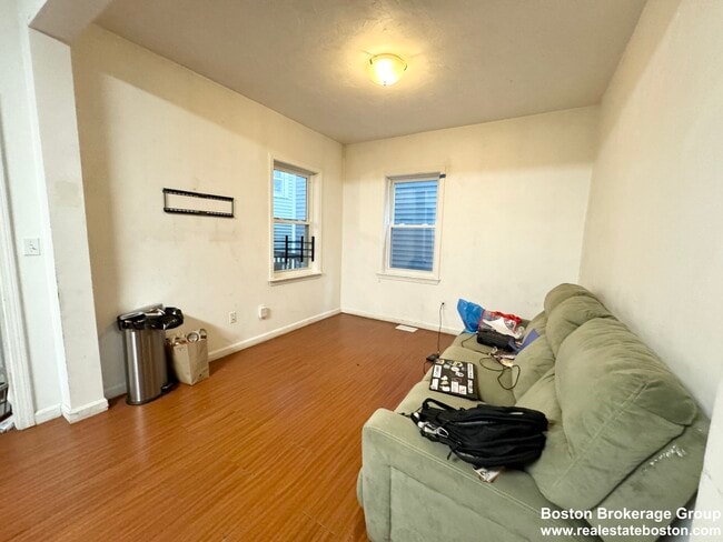 Building Photo - 93 A Hillside St