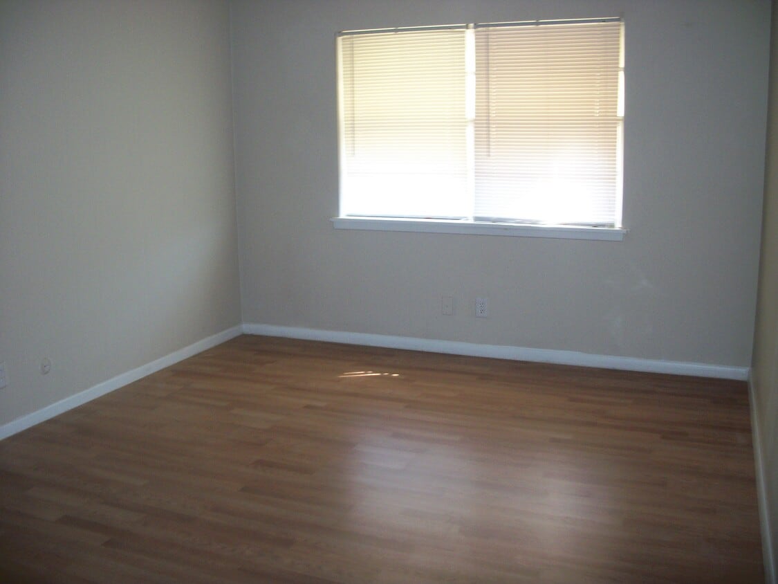 Building Photo - Highland Terrace Apartments