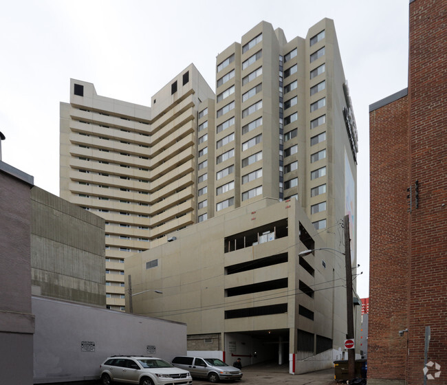 Building Photo - Cathedral Close