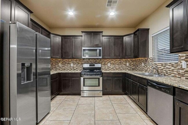 Foto del edificio - 12445 Chamberlain Dr