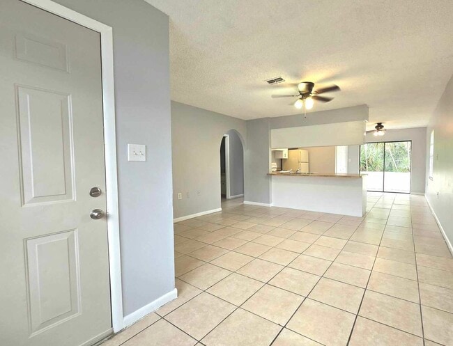 Building Photo - 3210-3212 Julia Ct