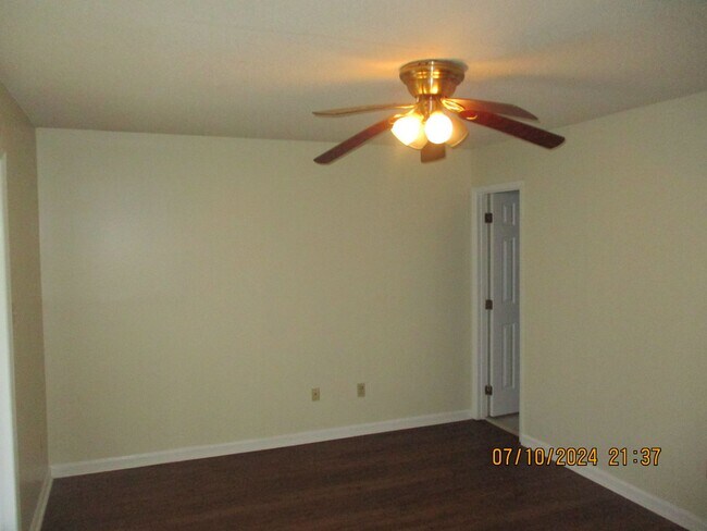 Foto del edificio - 2110 Lennox St