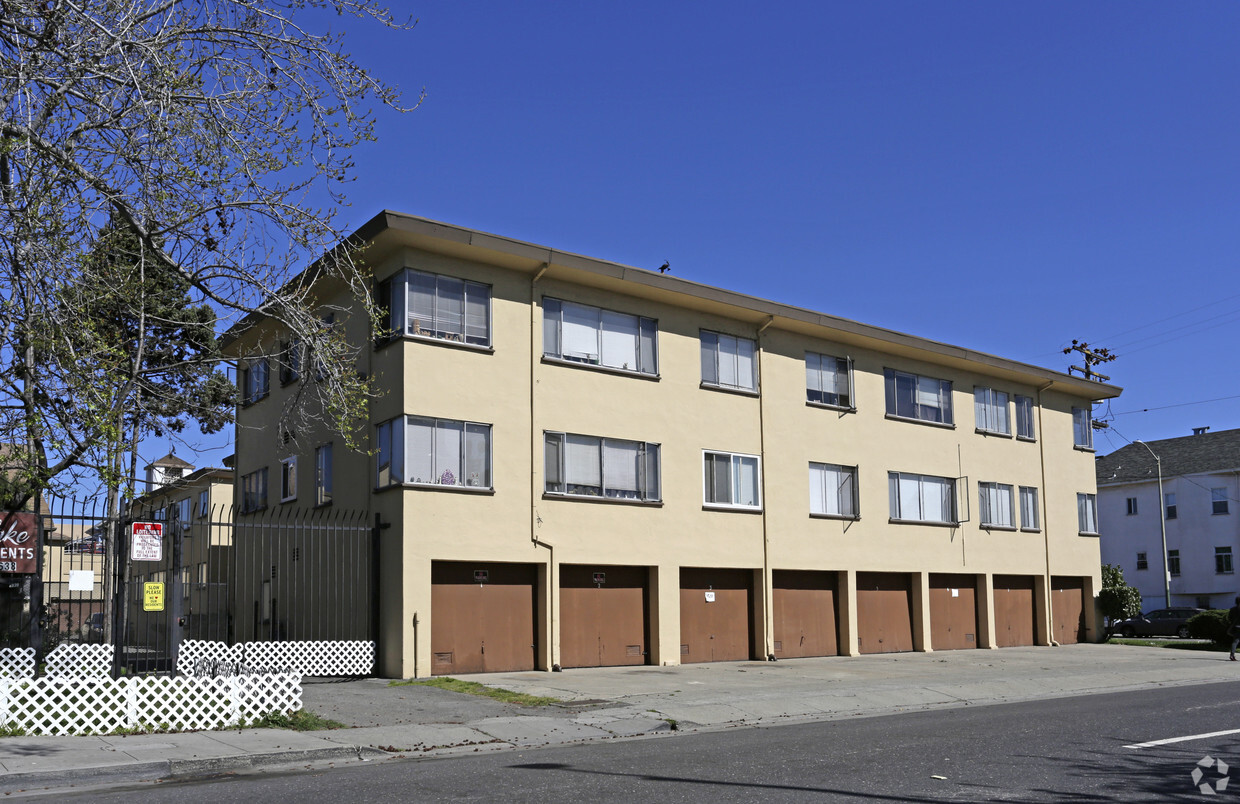 Building Photo - Eastlake Apartment