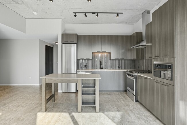 Building Photo - 42 N Sangamon St