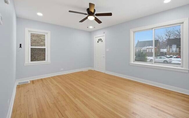 Foto del edificio - 18037 Ridgewood Ave