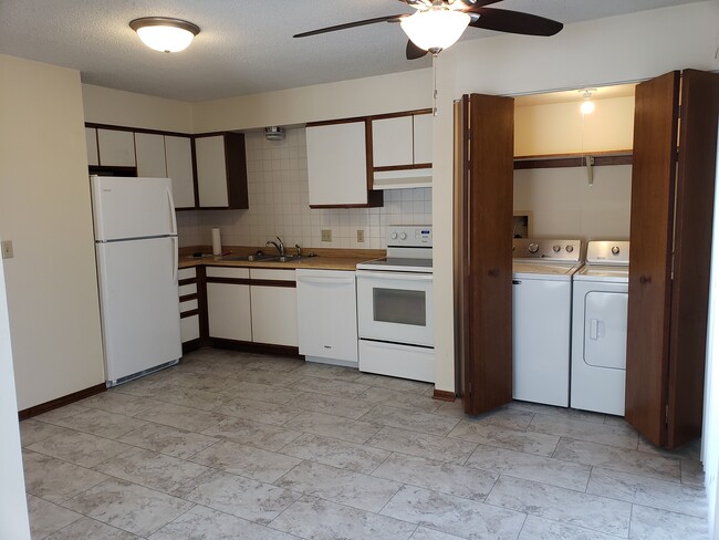 Building Photo - 425 Dexter Dr