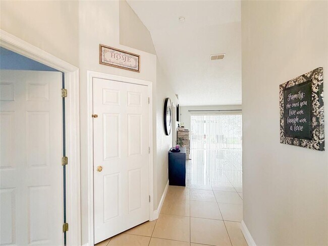 Building Photo - 503 Everest Way
