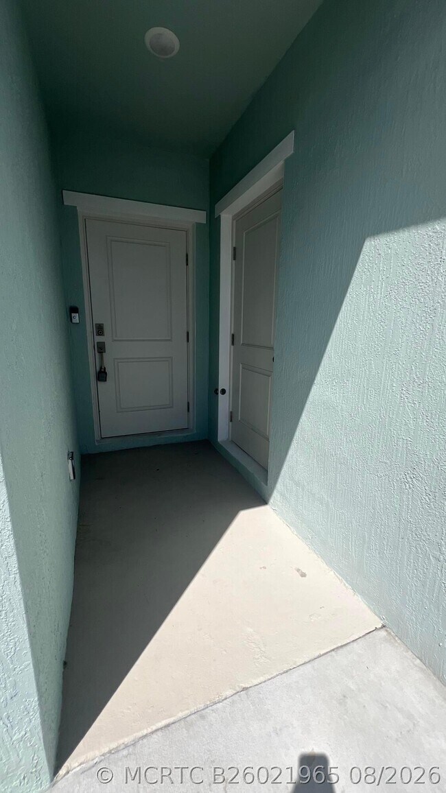 Building Photo - 1782 SW Bayshore Blvd