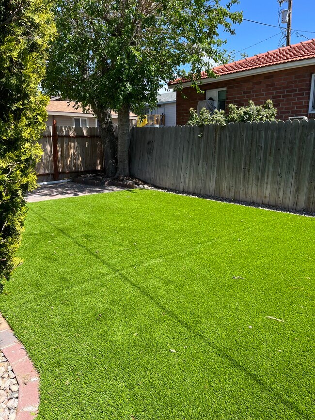 Foto del edificio - 1028 Watt St