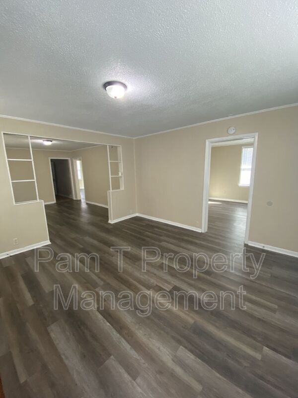 Foto del edificio - 806 E 32nd St