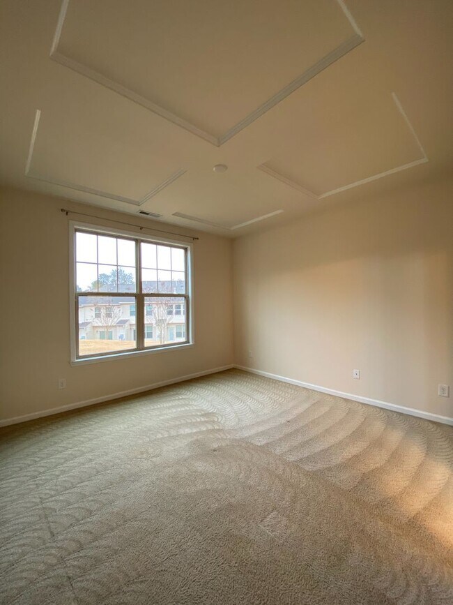 Foto del edificio - Beautiful 3 bed, 2.5 bath end unit townhome close to Duke!