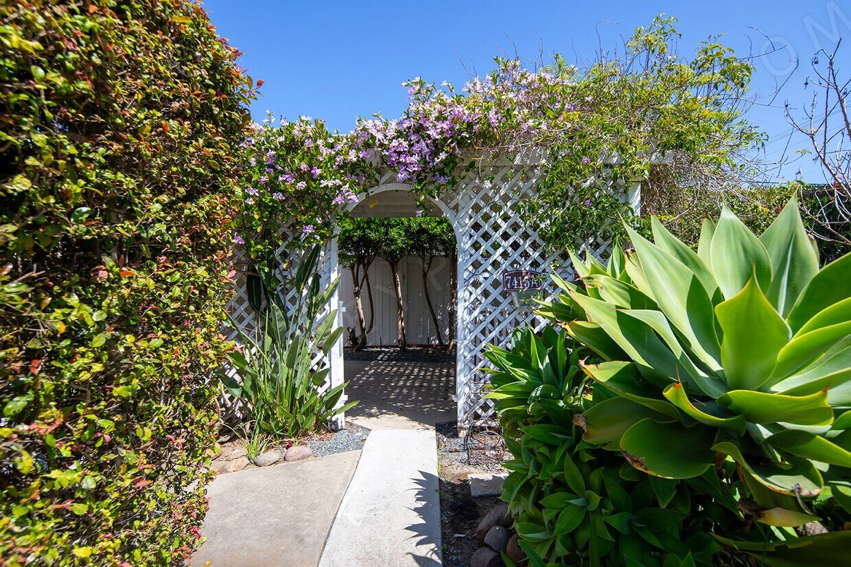 Primary Photo - Studio in the Heart of La Jolla with a Pri...