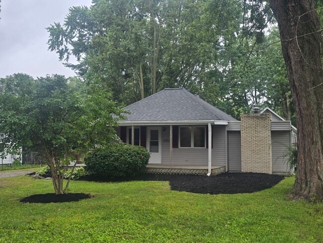 Building Photo - 3 Bedroom Home in Champaign!