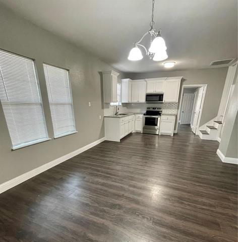 Building Photo - 908 W Waggoman St