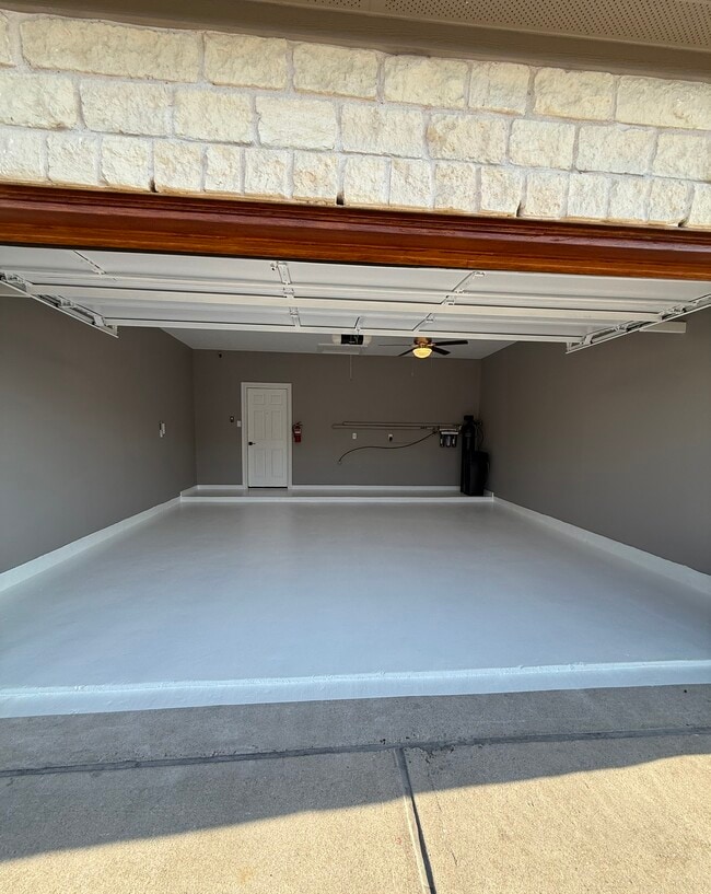 Building Photo - 178 Amber Oak Dr