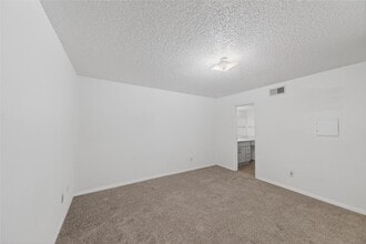 Building Photo - 2750 Holly Hall St