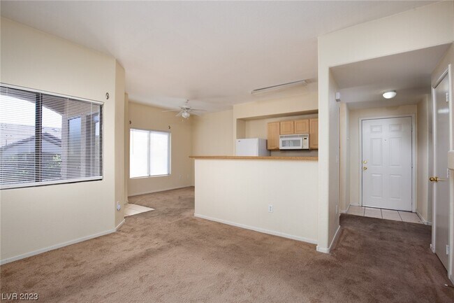 Building Photo - 8250 N Grand Canyon Dr