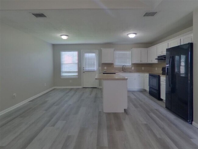 Building Photo - 16295 Hidden Deer Ln