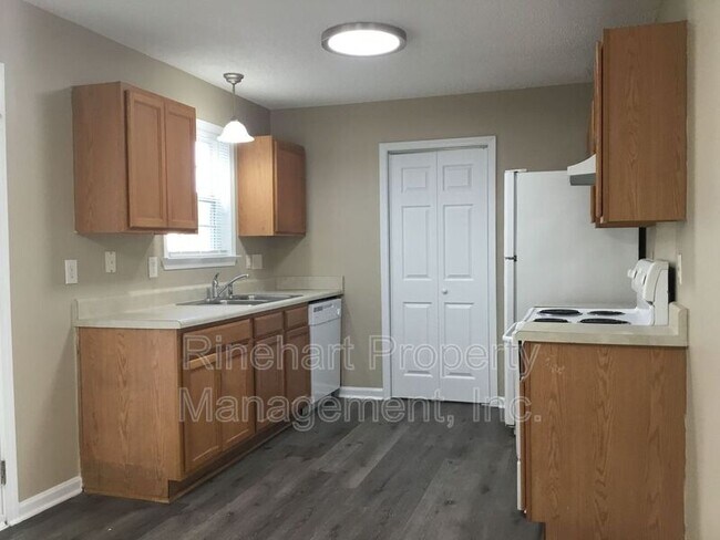 Building Photo - 929 Kentwood Dr