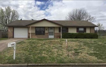 Building Photo - 1813 N Chambers Ave Building Photo - 1813 N Chambers Ave