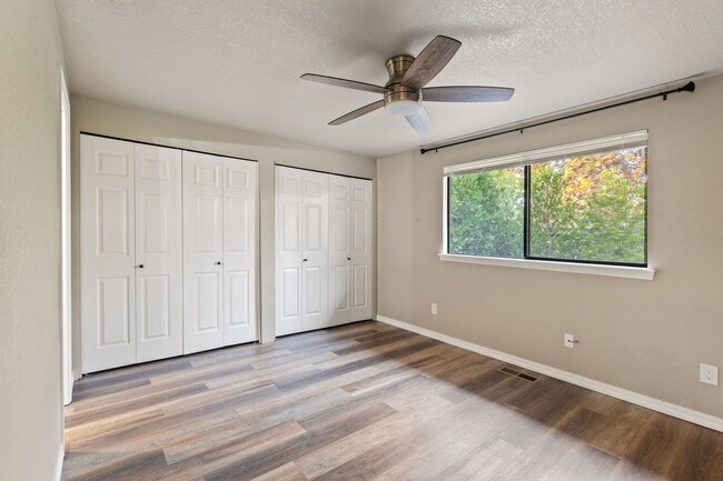 Building Photo - 1100 Excalibur Dr