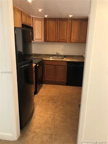 Building Photo - 4174 Inverrary Dr