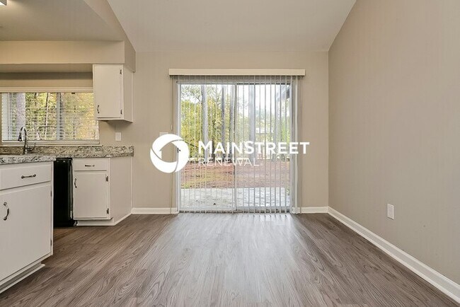 Building Photo - 3 Bedroom Pet-Friendly Home in Riverdale, ...