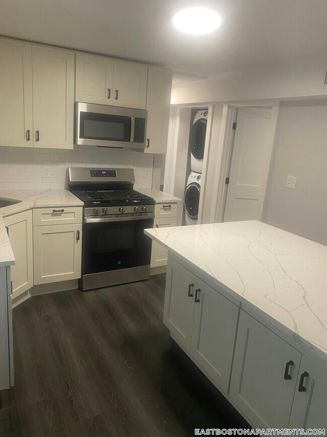 Foto del edificio - 118 Marginal St