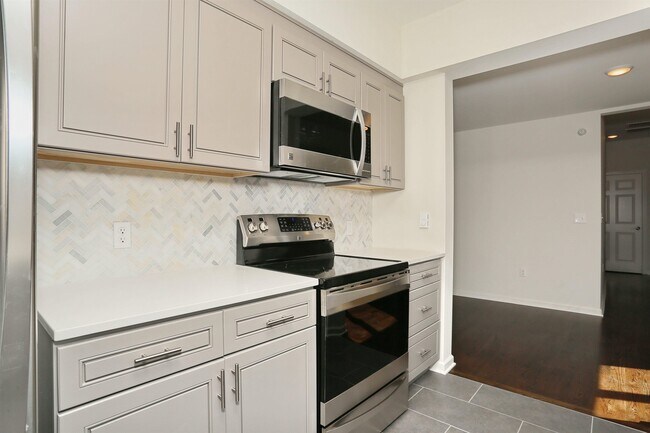 Building Photo - 331 71st St