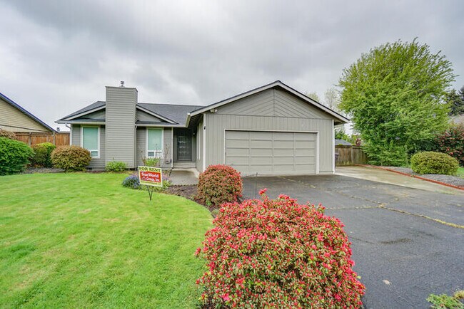 Foto del edificio - BEAUTIFUL THREE BEDROOM RANCH IN WEST LONGVIEW