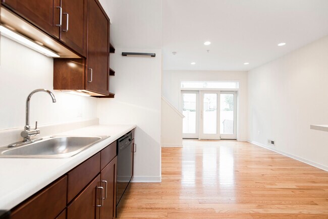 Building Photo - 921 S 23rd St