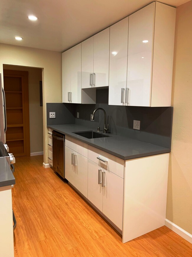 Foto del edificio - 1171 Compass Ln