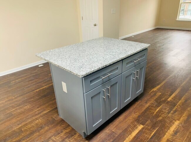 Cocina 2 mirando hacia la sala de estar - 2419 E York St