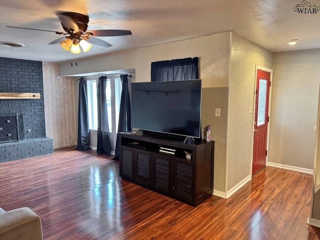 Foto del edificio - 405 Vaughn St