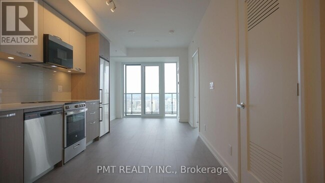 Building Photo - 75 James St S