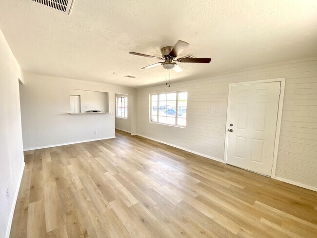 Foto del edificio - 3041 W Pierson St