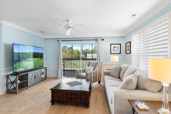 Building Photo - 3350 Club Villas Dr