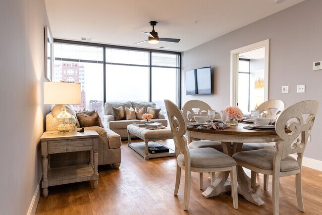 Building Photo - The Residence at 1000 Elm