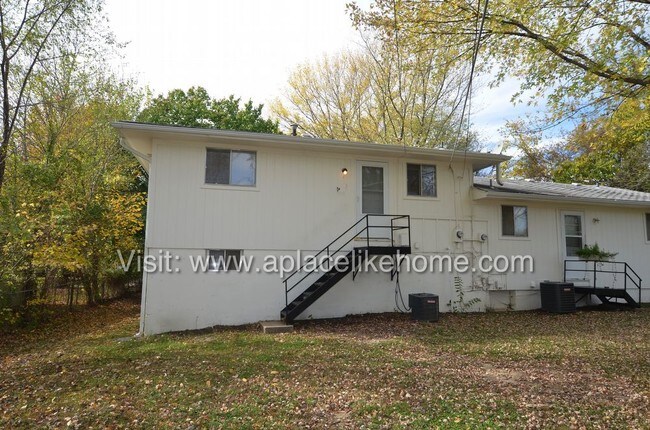 Building Photo - 1609 N 63rd Pl