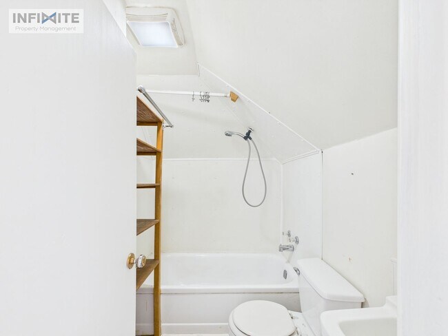 Foto del edificio - Downtown Charmer! 1st Month Free!