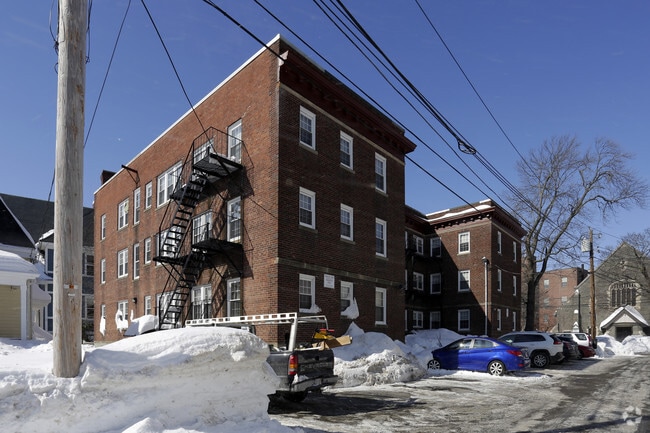 Building Photo - Greenleaf Arms