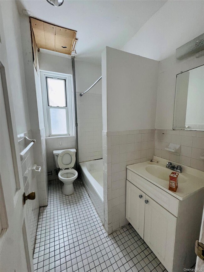 Foto del edificio - 37-80-80 64th St