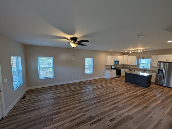 Building Photo - 610 Salem Heights Ln