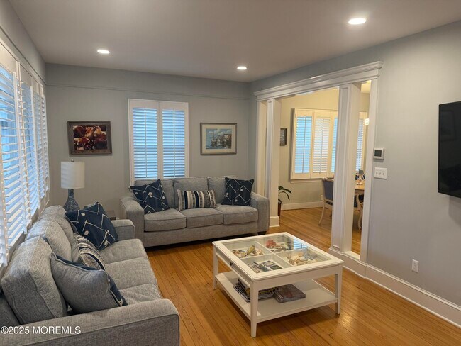 Foto del edificio - 128 Woodland Ave