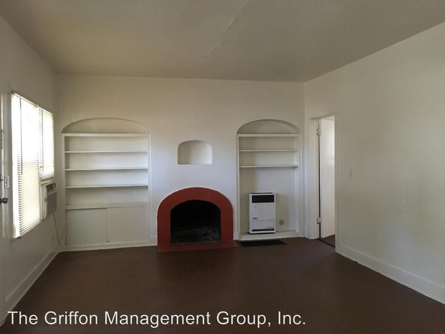 Building Photo - 233-241 S San Jacinto Ave