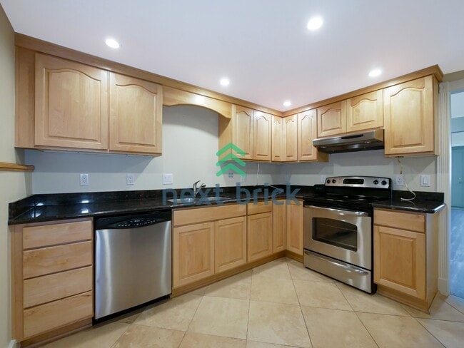 Building Photo - 2 Bed 1Bath Waterfront View Condo Available for Rent!