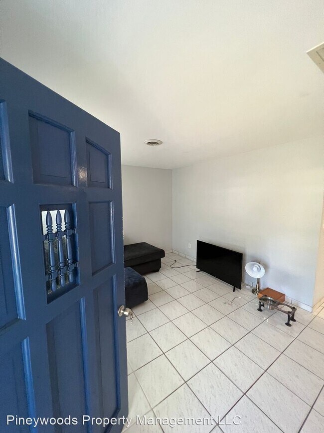 Building Photo - 3 br, 1 bath House - 1121 Buttercup Lane