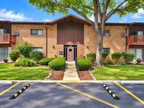 Building Photo - 100 Willow Ln